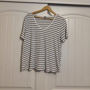 Old Navy Luxe V Neck T Shirt Large White Black Stripes Short Sleeve Rayon Blend
